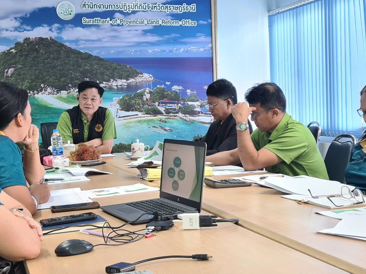 title - ผู้ตรวจราชการ ส.ป.ก. ประชุมติดตามผลการดำเนินงานตามแผนการตรวจราชการของ ส.ป.ก. ประจำปีงบประมาณ พ.ศ. 2568 รอบที่ 2 เขตตรวจราชการที่ 5 จังหวัดสุราษฎร์ธานี